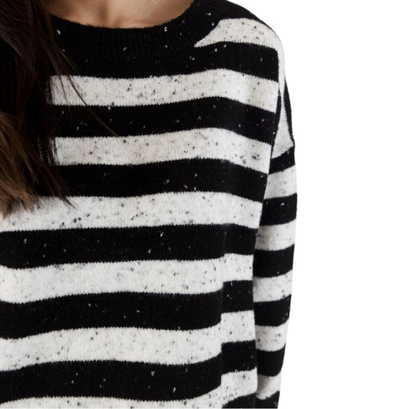 Lyla + Luxe Jessie Flecked Striped Sweater Black White - Picture 2 of 5